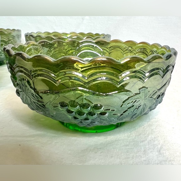 Four Indiana Style Art Green Carnival Glass 4.5” Floral Grape Small Bowls - Picture 3 of 8